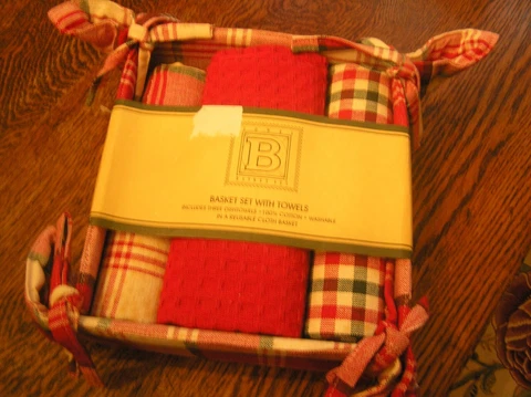 Holiday Plaid Fabric Bread Basket w/ 3 Cotton Plaid~Solid~Check DISH TOWELS~NWT! Cover