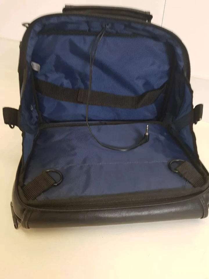 Case Logic DVD CD iPod Media Bag  With Double Headphone Socket For Two Users - Image 1 of 4