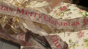 WEIHNACHTEN DRAHTKANTE Band Frohe XMAS Nachrichten Druck Satin wie Finish 2,5" 5 Yards - Bild 1 von 7