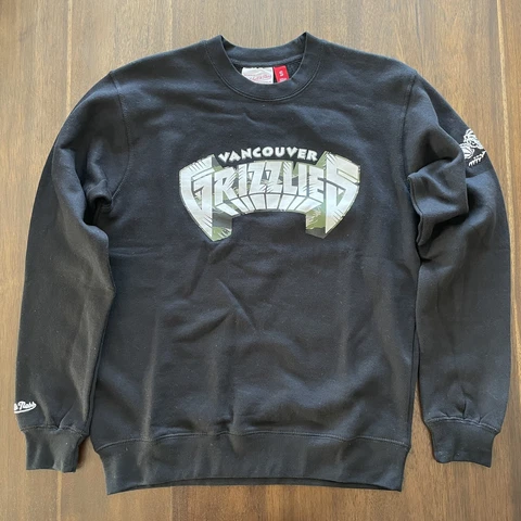 Mitchell & Ness Vancouver Grizzlies NBA Crewneck Sweatshirt Cover
