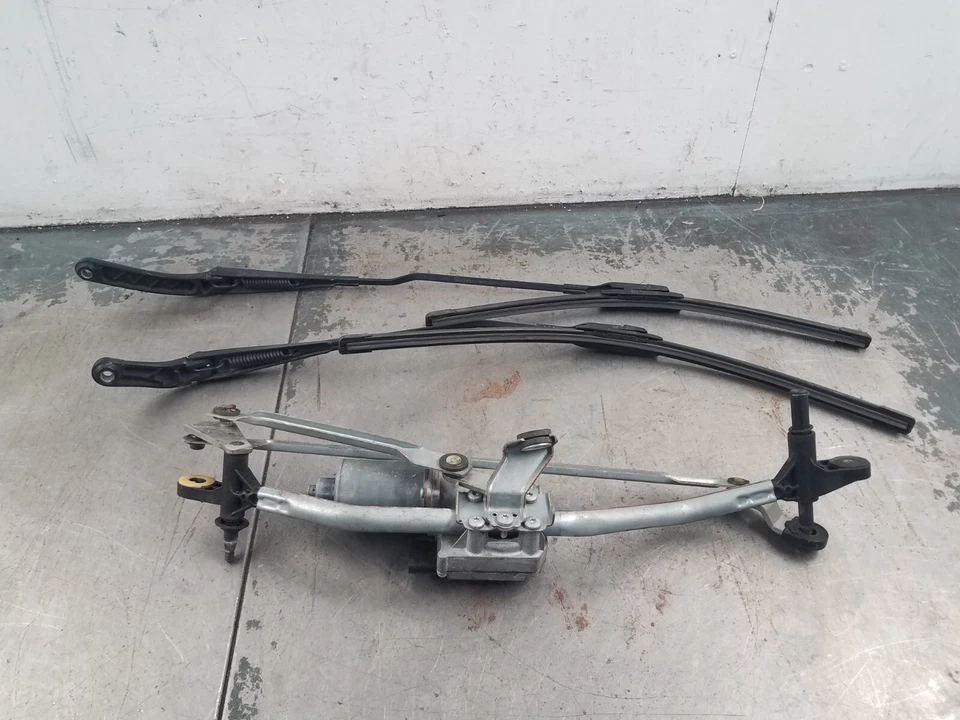 2012 奥迪 S4 Quattro B8 挡风玻璃刮风机/臂 #64436 VV11 — 第 1/4 张图片