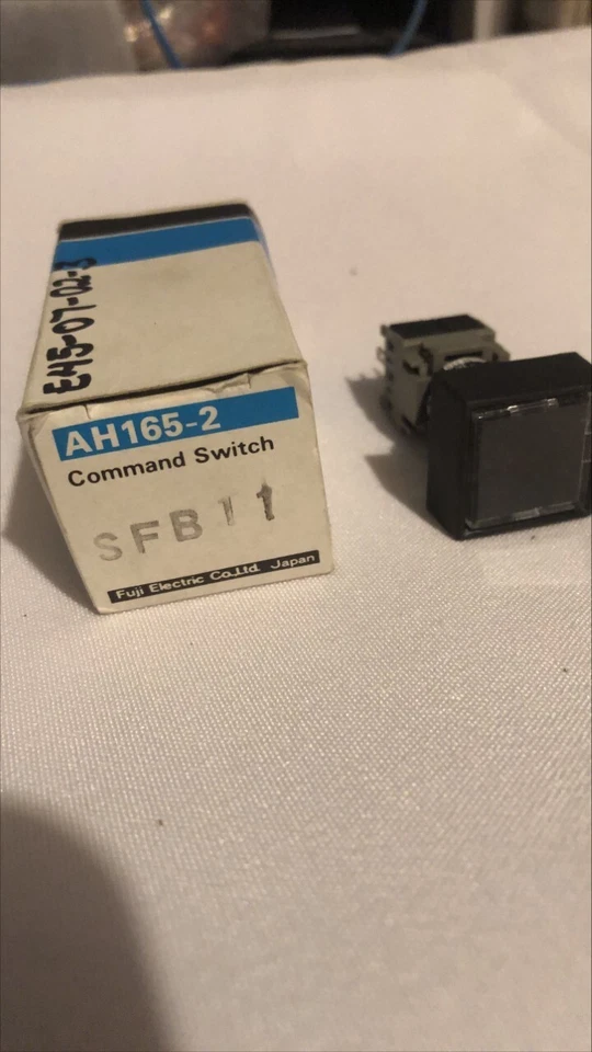HAMADA E45-07-01-3 FUJI COMMAND SWITCH AH165-2 BLACK - Image 1 of 1