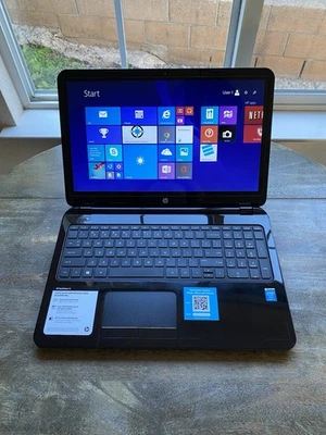 Portátil Notebook HP 15 TouchSmart con Intel i3 y 4 GB de RAM con Windows 8.1 Foto 1 de 4