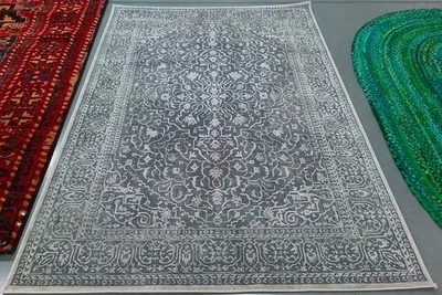 Tapete cinza escuro/creme 5'-1" x 7'-6" falha, preço reduzido 1172790384 RFT670B-5 - Imagem 1 de 4