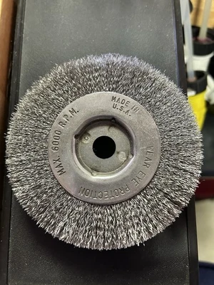 Cepillo de alambre de rueda giratoria  Foto 1 de 4