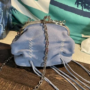 M. London Wildleder Leder Kiss Lock LONDON Tasche BABY BLAU Silber Kettenriemen - Bild 1 von 10