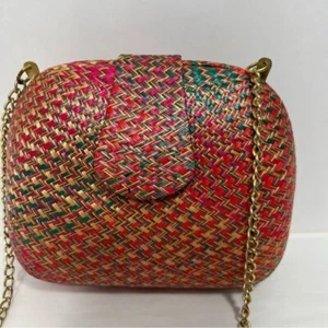 Desenyo Borsa/Frittura in paglia buntal con ferramenta dai toni dorati e tracolla. - Foto 1 di 9