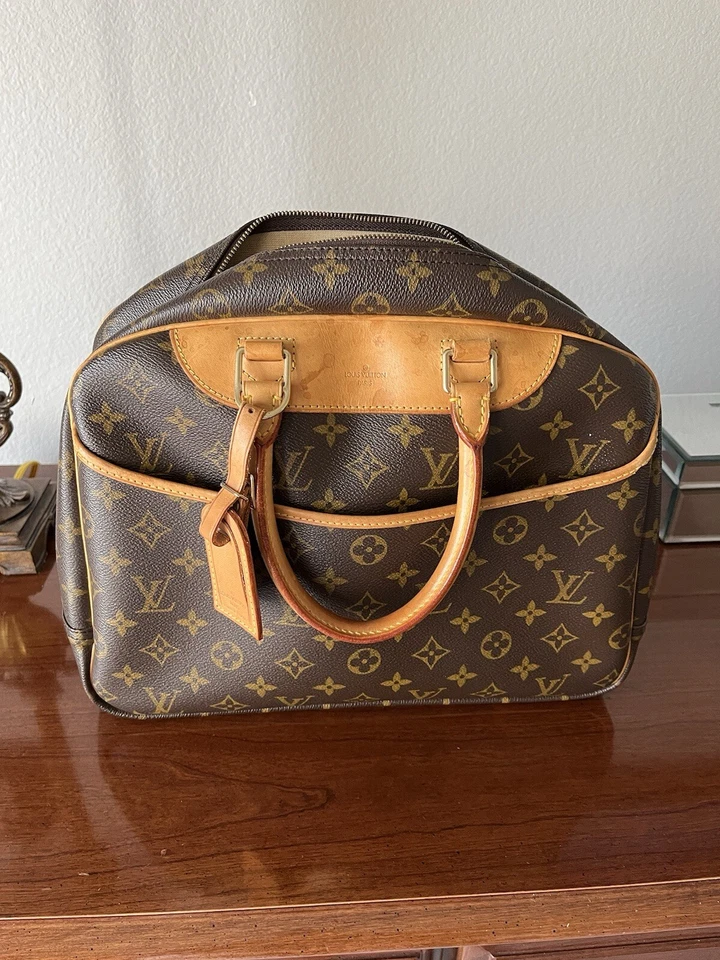 Louis VuittonMonogram Deauville. Estimated Retal $1150. VI0938 Tag Number - Image 1 of 4