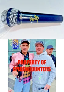POP ICON ROBBIE WILLIAMS SIGNED MICROPHONE W/EXACT PROOF W/COA BETTERMAN - Picture 1 of 3