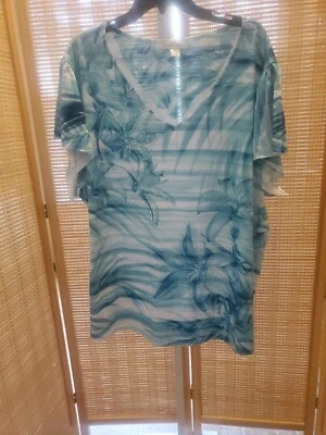 Davina 花卉女式衬衫大码 3X 多色短袖镶嵌 V 领 — 第 1/4 张图片