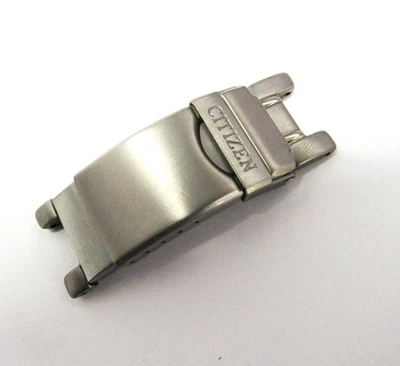 Мужские титановые часы Citizen Solar-Tech с застежкой - Изображение 1 из 4