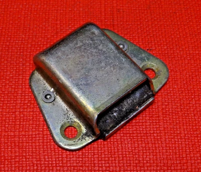 Zócalo localizador golpeador de retención de puerta original TRIUMPH TR4 TR4A 703741 USADO OEM Foto 1 de 4