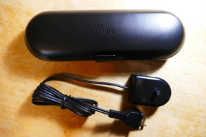 Cargador de cepillo de dientes eléctrico Philips HX6100 Sonicare negro con estuche - Imagen 1 de 4