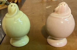 VINTAGE TAYLOR SMITH 1938 Yellow N Pink LURAY PASTELS SALT OR PEPPER SHAKER - Picture 1 of 3