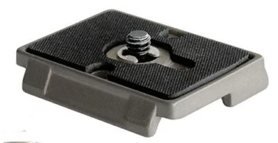 Placa de liberación rápida Manfrotto 200PL-1/4.  Se adapta a bola Manfrotto RC2, cabezal panorámico/inclinable Foto 1 de 3