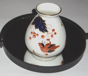 Vtg COALPORT BONE CHINA HONG KONG Pattern 3" VASE GILT Imari Palette England - Picture 1 of 7