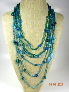 Vintage 3 Strand Shades of Blue Glass Beads Necklace - Foto 1 di 8