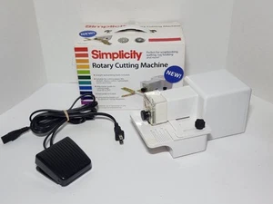 Taglierina rotativa Simplicity modello 881950 quilting scrapbooking cardmaking - Foto 1 di 17