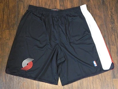 El equipo Nike de Portland Trail Blazers entrega pantalones cortos de práctica de baloncesto talla 52 +4" Foto 1 de 3