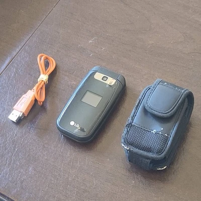 [🔒 BLOQUEADO] Teléfono abatible | LG TracFone | Modelo # GP-LG441GB Foto 1 de 4