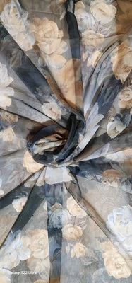 Superposición transparente vintage de gasa floral apagada 3 pies Foto 1 de 4