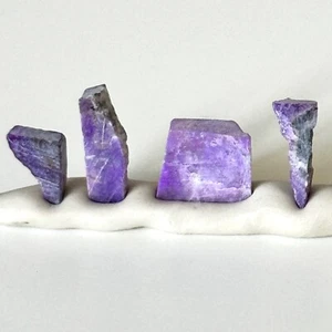 SUGILITE  GEMSTONE CRYSTAL VIBRANT A GRADE SOUTH AFRICA PERFECT FOR INLAY WORK - Picture 1 of 5