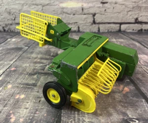 Ertl John Deere Hay Baler # 585 Made In USA - Picture 1 of 8