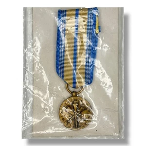 U.S. Armed Forces Expeditionary Miniature Medal Sealed c.1960s Vietnam Era - Picture 1 of 3