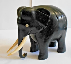 VINTAGE HAND CARVED EBONY WOODEN ELEPHANT FIGURINE CEYLON 1960s NOW SRI LANKA A - Foto 1 di 4