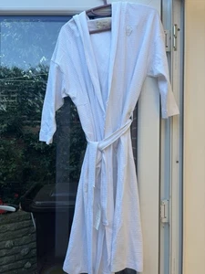 Marks & Spencer kleiner weißer Morgenmantel mit Kapuze brandneu mit Etikett & Gürtel - Bild 1 von 7