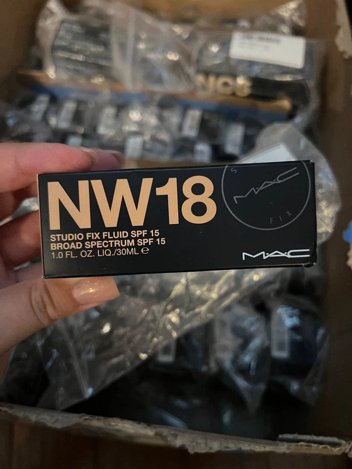 Base de maquillaje MAC Studio Fix Fluid SPF15 tono NW18 beige 30 ml nueva en caja Foto 1 de 2