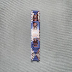 Benefit Cosmetics Fluff Up Brow Wax .05 Fl Oz Flexible Texturizing 6M Flake Free - Picture 1 of 1