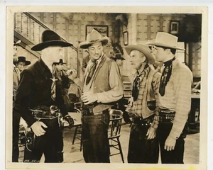 William Boyd (Hopalong Cassidy) & Robert Mitchum in Hoppy Serves a Wrirt, 19790 - Bild 1 von 1