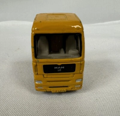 1:87 Siku Low Loader and Four Wheel Loader Yellow 1839 Tieflader mit Radlader - Image 1 of 4