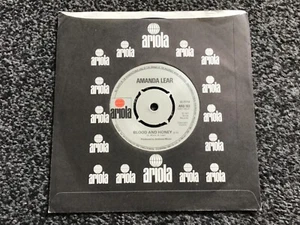 AMANDA LEAR - BLOOD AND HONEY 1977 UK SINGLE ARIOLA ARO 103 EXCELLENT CONDITION - Imagen 1 de 4