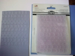 Sizzix Dots and Vines Embossing Folder - Picture 1 of 1