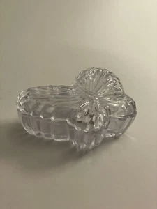 Nueva caja de baratijas vintage transparente 24% plomo cristal mariposa con tapa - Imagen 1 de 12