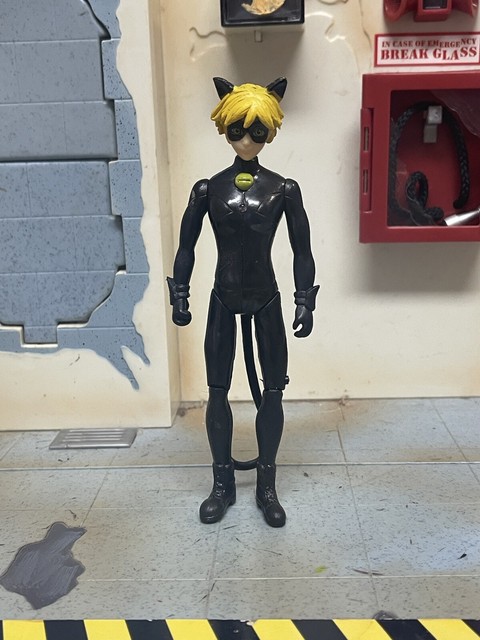 Gato Noir Boneco Transformavel 26cm Bandai Miraculous P50195 - Americana Pro