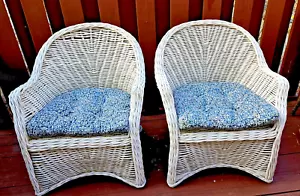 Vintage White Wicker Pier 1 Pair Victorian Style Chairs With Cushions - Picture 1 of 7