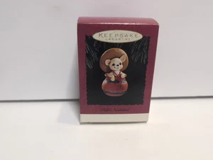 1994 Hallmark Keepsake Feliz Navidad Chihuahua Dog w/Sombrero Ornament, Used - Picture 1 of 5