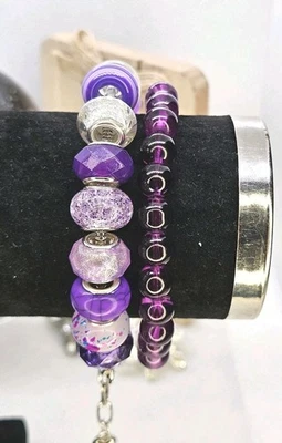 Espectacular conjunto de pulseras de color púrpura brillante Foto 1 de 4