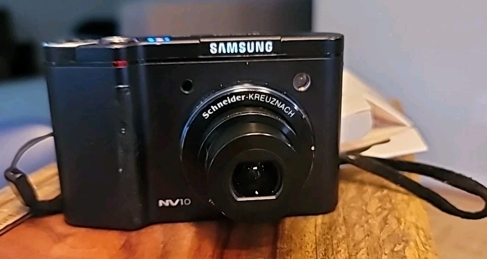 Samsung NV10 10.1MP Digital Camera 3x Optical Zoom w New BATTERY AND CHARGER! - Image 1 of 4