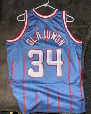 Mitchell Ness Rockets 1996 Hakeem Olajuwon NBA GOLD LOGO NWOT SWINGMAN JERSEY - Image 1 of 4