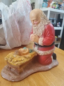 Vintage 1980 RP. GAUER Kniender Weihnachtsmann betet über Jesuskind in Krippe Statue - Bild 1 von 14