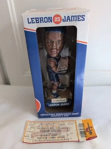 Lebron James NBA Cleveland Cavs 2009 Collectible Bobblehead + Game Ticket in box - Picture 1 of 8