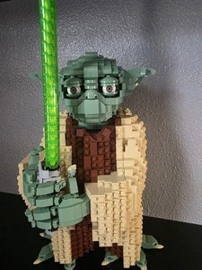 LEGO Star Wars: Yoda (75255) 100% Complete with Nameplate and minifig - Picture 1 of 8