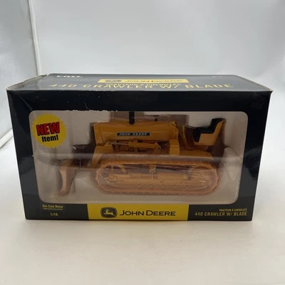 Bulldozer John Deere 440 sobre orugas con hoja ERTL RC2 2005 1/16 Foto 1 de 4