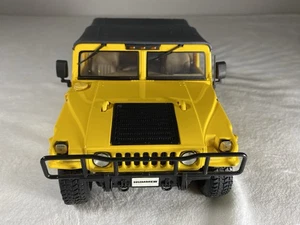 Maisto Hummer H1 Pickup Truck Canvas Top Yellow Die Cast Metal Scale 1/18 - Picture 1 of 11