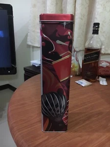Custodia Johnnie Walker Tristan Eaton etichetta rossa edizione limitata! Raro - Foto 1 di 4