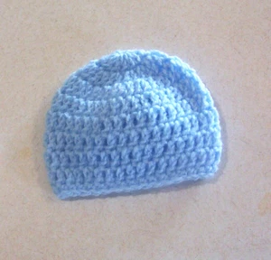 Gehäkelte babyblaue Strumpfmütze 16-18 Zoll Puppe - Bild 1 von 1